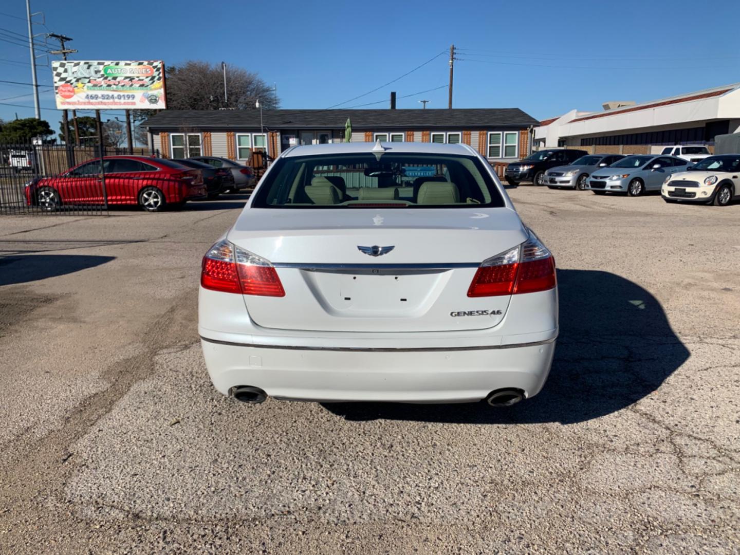 2011 White /Tan Hyundai Genesis 4.6L (KMHGC4DF1BU) with an 4.6L V8 DOHC 32V engine, Automatic transmission, located at 1830 North Belt Line Road, Irving, TX, 75061, (469) 524-0199, 32.834373, -96.993584 - Photo#4